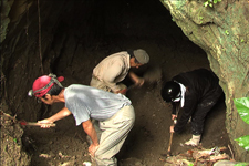 骨の記憶  ～沖縄 土の中より～　24分